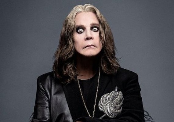 Funeral de Ozzy Osbourne: Kelly Osbourne usa os óculos escuros do pai na despedida