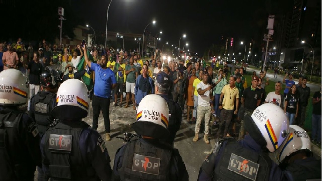 Vandalismo em Brasília foi praticado em parte por manifestantes de QG do Exército