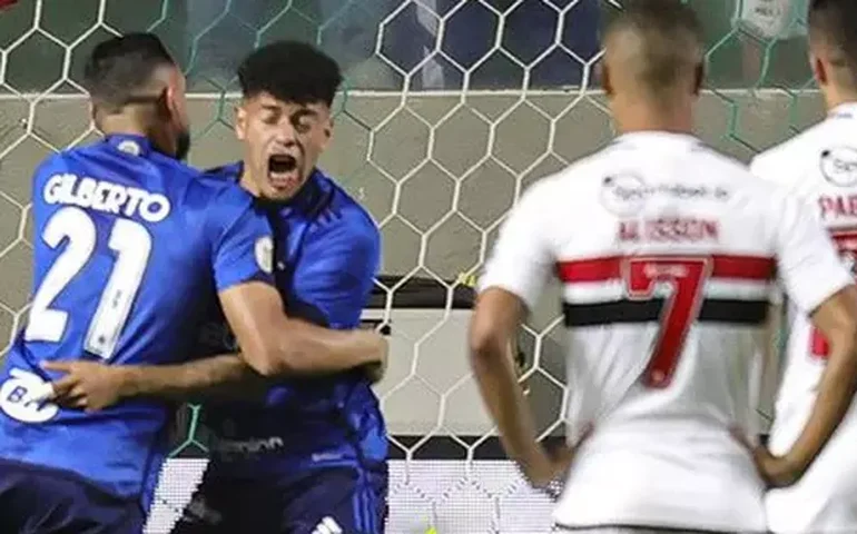 Rafinha faz contra, São Paulo cai para Cruzeiro e perde chance de entrar no G-4 do Brasileirão