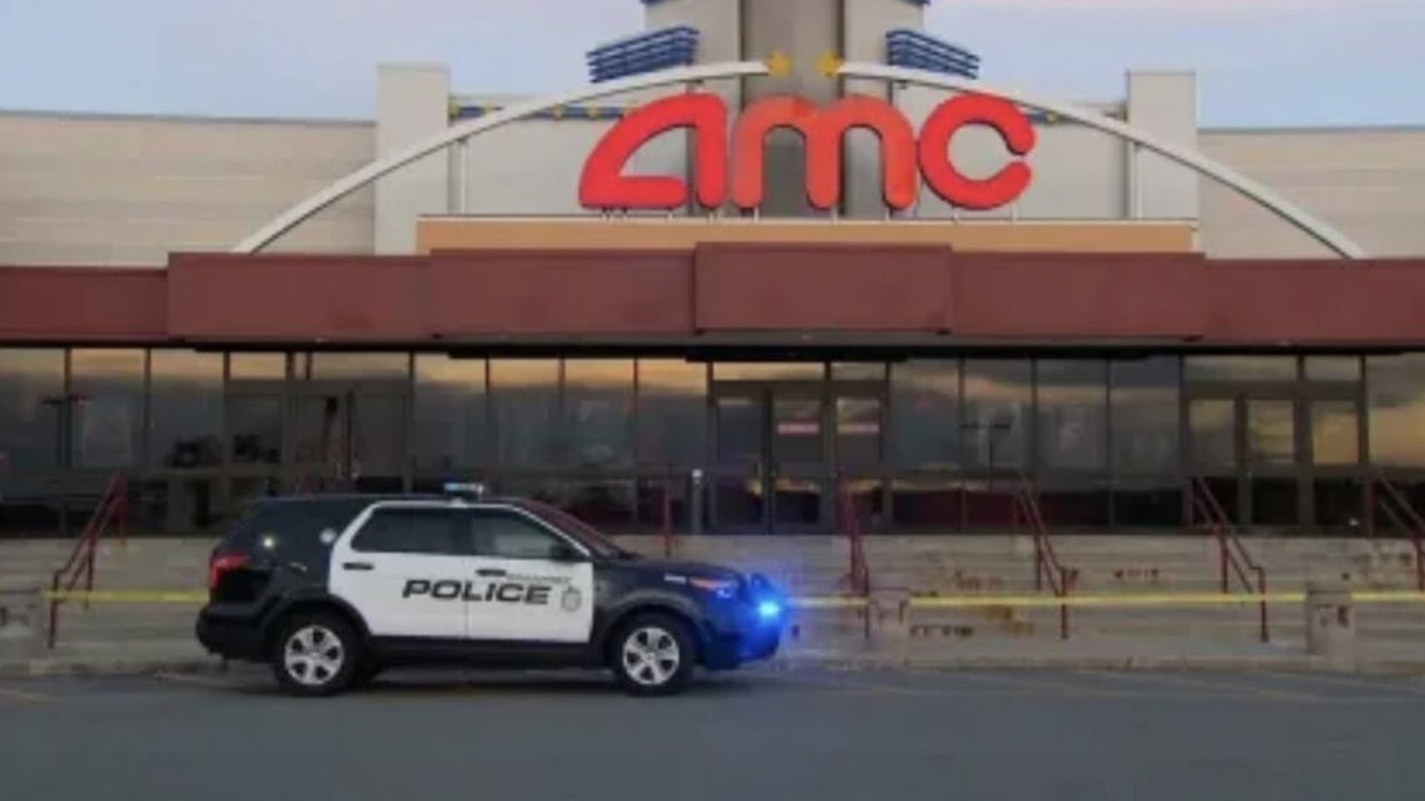 Homem é preso após esfaquear quatro crianças e adolescentes durante sessão de cinema, nos EUA