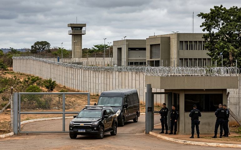 Modelo contra fuga e resgate: como é a penitenciária federal 'impenetrável' em que Vorcaro ficará preso