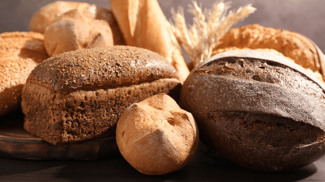 Comer pão todos os dias faz mal? Veja como incluir o alimento na rotina de forma equilibrada