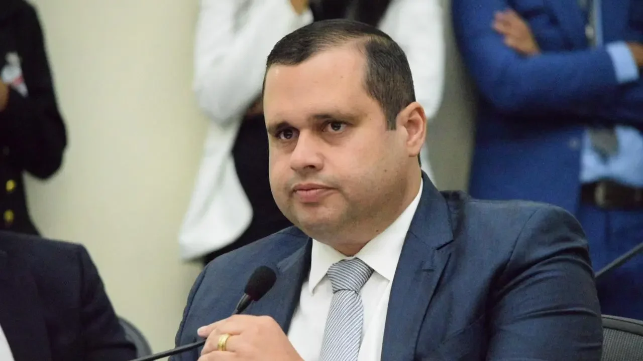 Deputado aponta falta de ação efetiva e pagamentos em atrasos na Saúde do Estado