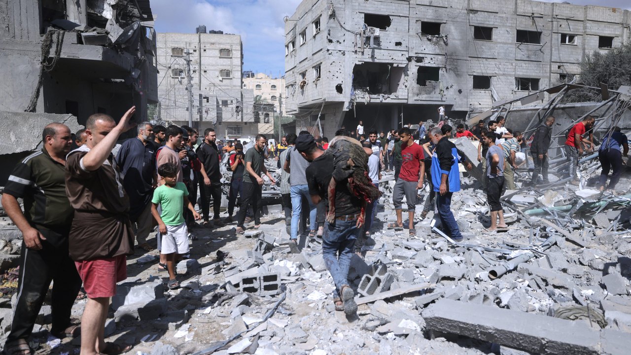 Bombardeio de Israel mata ao menos 40 palestinos em campo de refugiados em Gaza