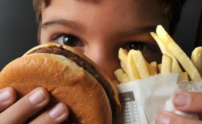 Obesidade cresceu em crianças e adolescentes brasileiras na pandemia