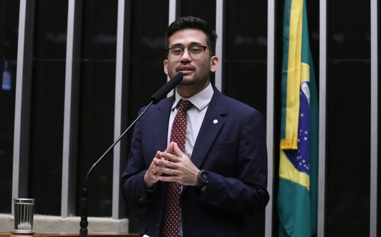 Projeto prevê prisão ou multa para prostituição em via pública