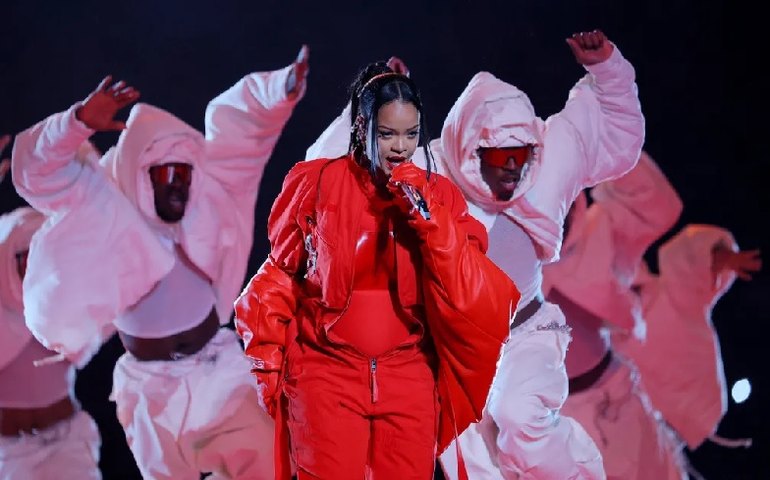 Rihanna é a artista com maior audiência da história do Super Bowl