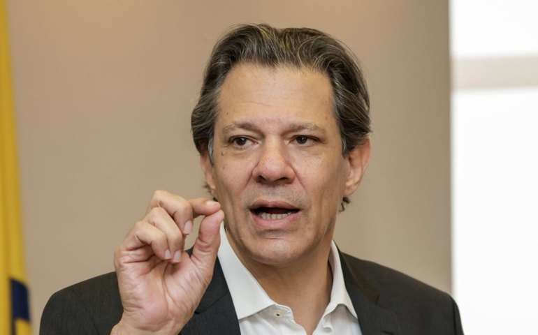 AGU bloqueia site que usava ilegalmente imagem de Haddad em propaganda de criptomoedas