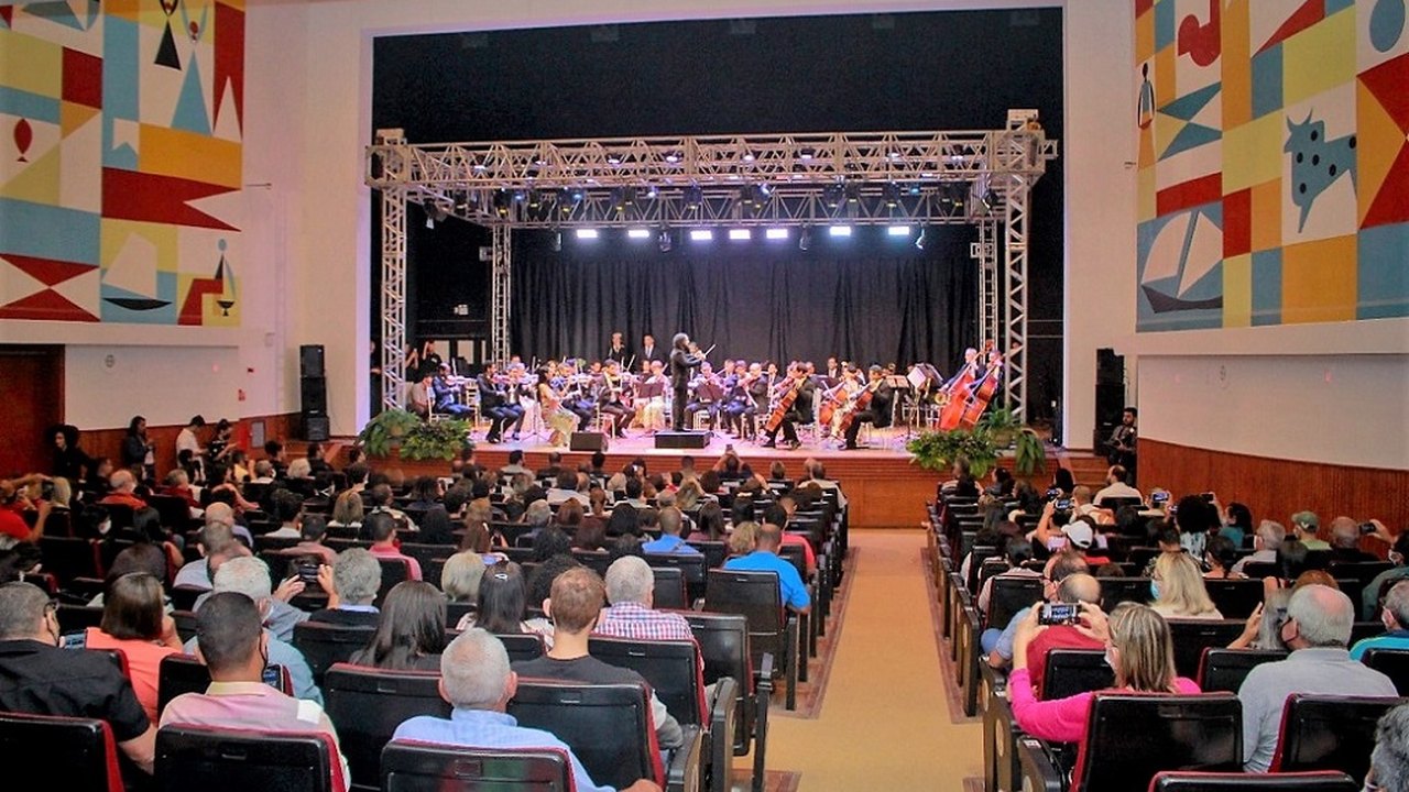 Concerto da Orquestra Filarmônica de Alagoas em Penedo lota Centro de Convenções