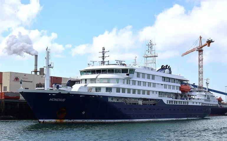Capitão de navio com surto de hantavírus deixa a embarcação