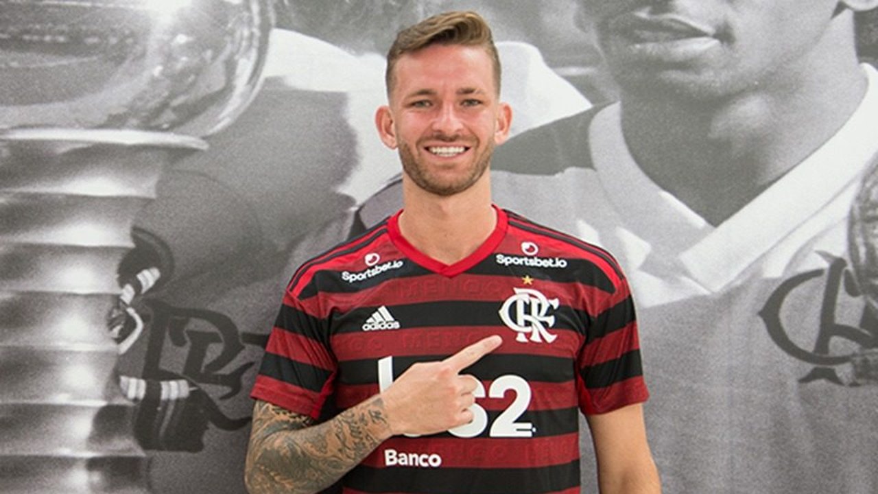 Léo Pereira sofre lesão e desfalca Flamengo na Supercopa do Brasil