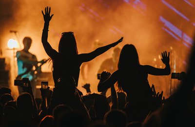 'Gig Tripping' impulsiona mercado de hotelaria com shows e festivais musicais em Curitiba