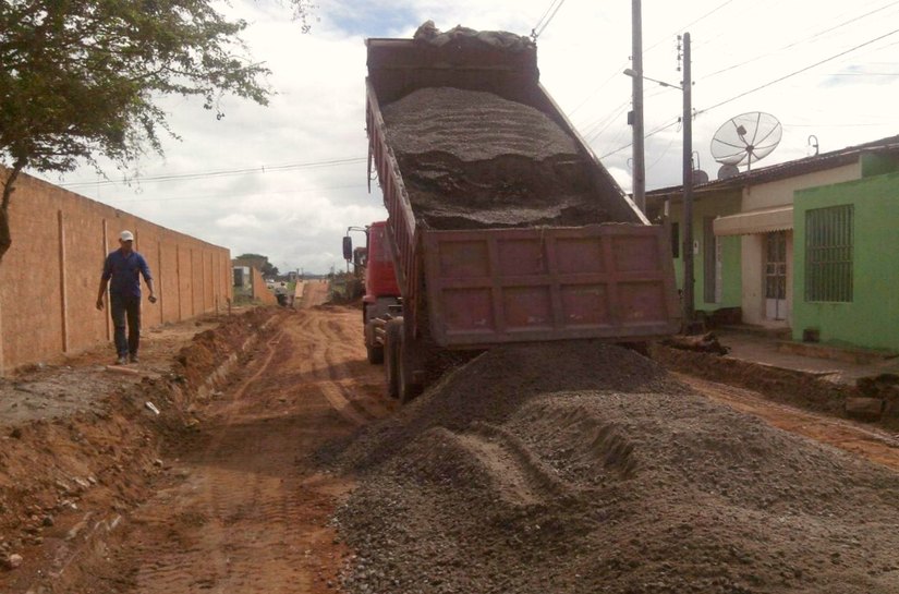Rua Miguel Tertuliano em Arapiraca recebe melhorias no Zélia Barbosa