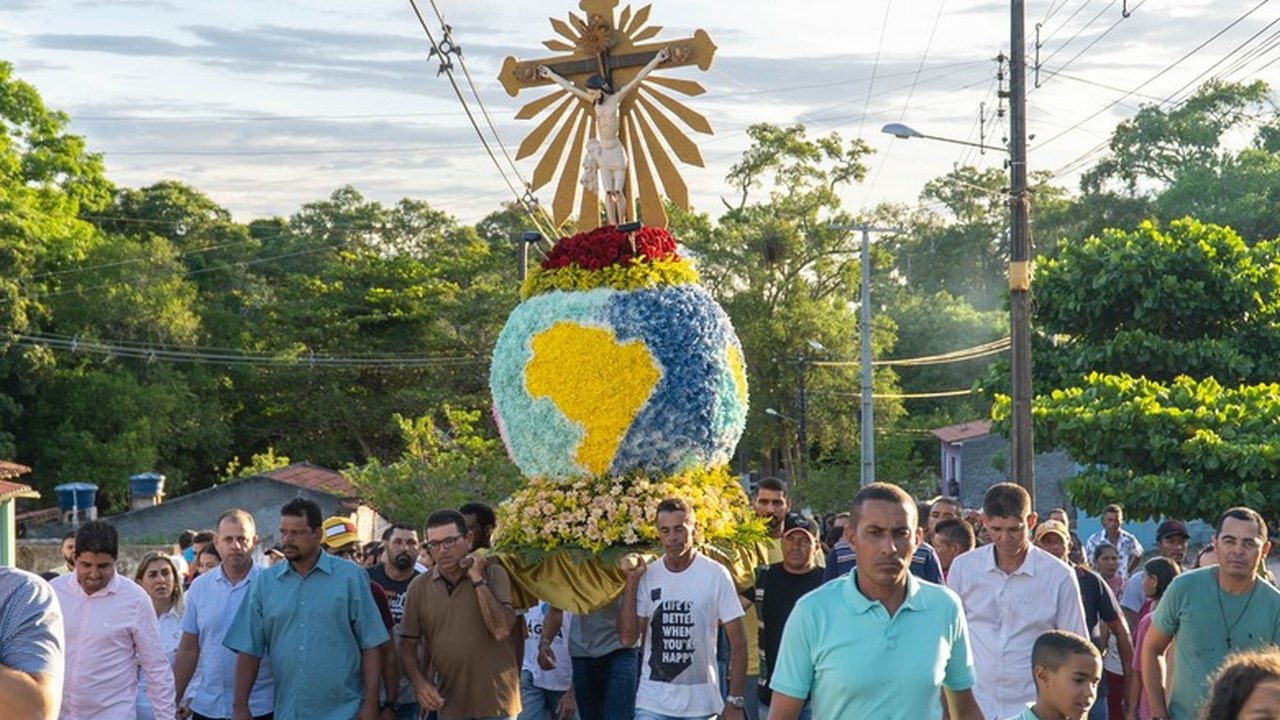 Shows e procissão encerram festa de Nosso Senhor dos Pobres no Povoado Mumbaça