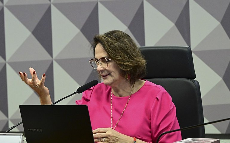 Publicidade de centros de apoio a gravidez e adoção vai à CAS