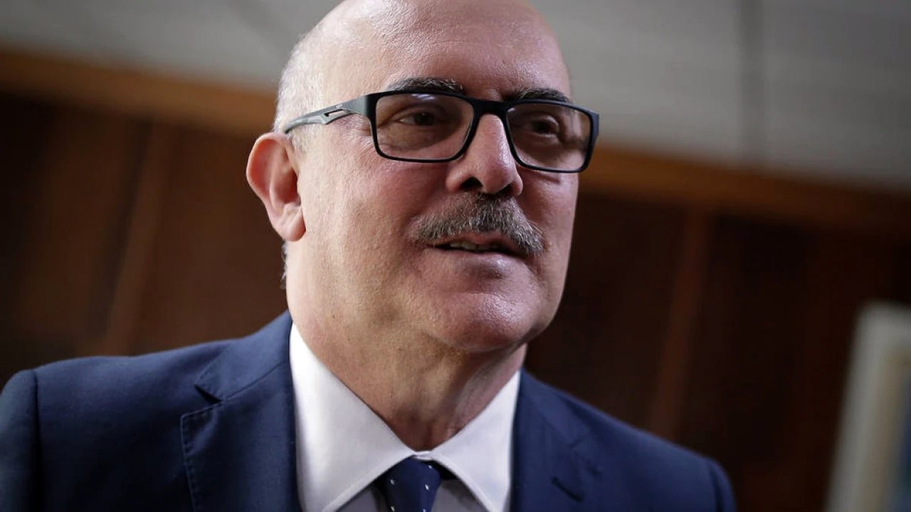 Arma de Milton Ribeiro dispara em aeroporto e funcionária se fere com estilhaços