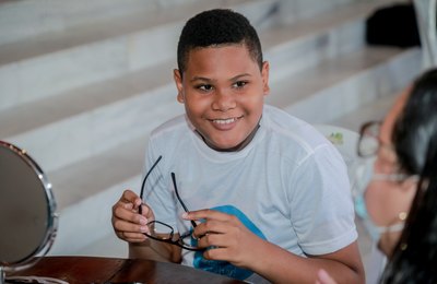 Parceria entre Prefeitura de Penedo e IGPS oferta exame e óculos para pessoas carentes