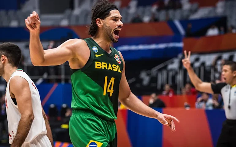 Gabriel Jaú volta à seleção de basquete e comanda vitória sobre o México na estreia no Pan