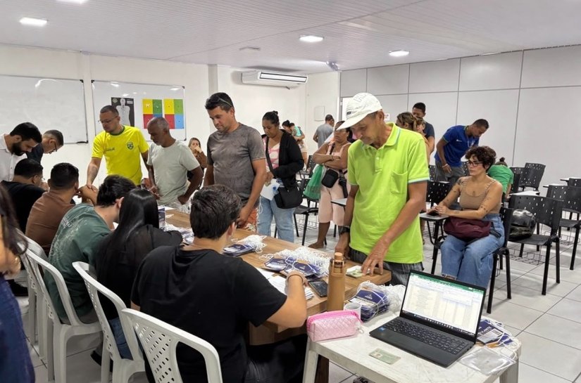 Segurança Cidadã entrega crachás e alvarás para ambulantes que vão atuar no São João Massayó
