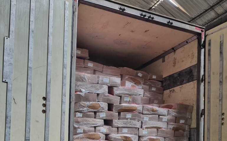 Secretaria da Fazenda flagra 33 toneladas de alimentos irregulares em Maceió