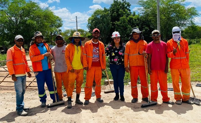 Prefeita Ziane Costa vai ao canteiro de obras