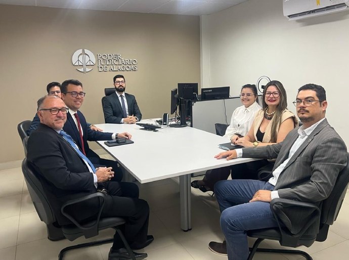 2ª Vara Cível de Palmeira dos Índios recebe visita institucional da OAB