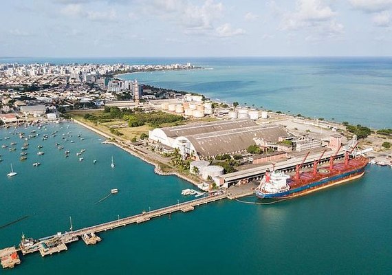Paralisação na Receita Federal impede liberação de cargas no Porto e no Aeroporto Zumbi dos Palmares