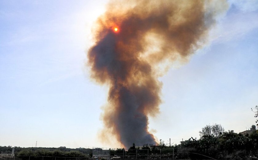 Dois jornalistas e outros dois civis são mortos em bombardeios israelenses no Líbano, diz jornal