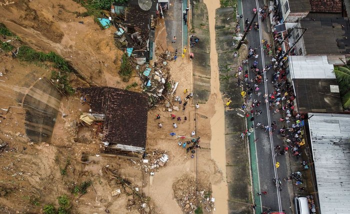 Há 56 desaparecidos, 25 feridos, 3.957 desabrigados e 533 desalojados Há 56 desaparecidos, 25 feridos, 3.957 desabrigados e 533 desalojados