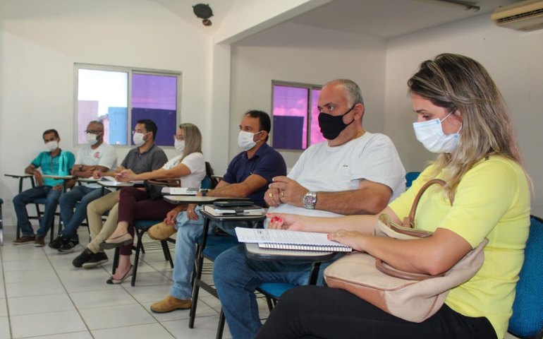 Reunião busca alternativas para a regularização dos abatedouros de frango em Coruripe