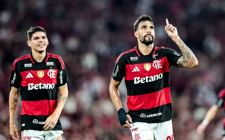 Flamengo supera Grêmio fora de casa e se aproxima do líder Palmeiras