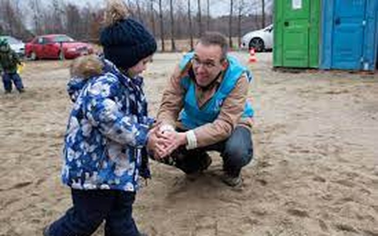 'Falamos com as crianças sobre como o medo se transformou em força', diz escritora ucraniana sobre invasão russa