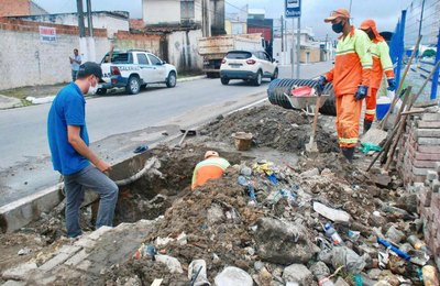 Infraestrutura reconstrói galeria pluvial na Avenida Walter Ananias