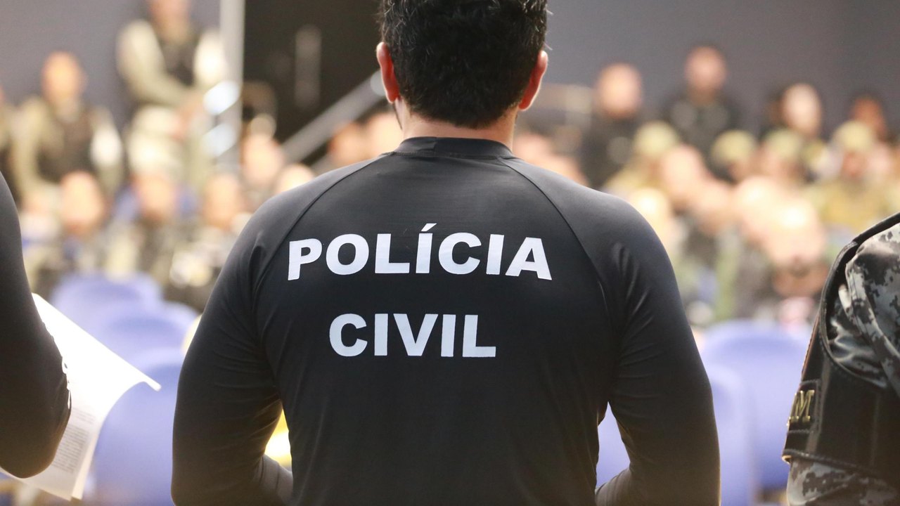 Polícia Civil prende professor por crime sexual contra aluna em escola