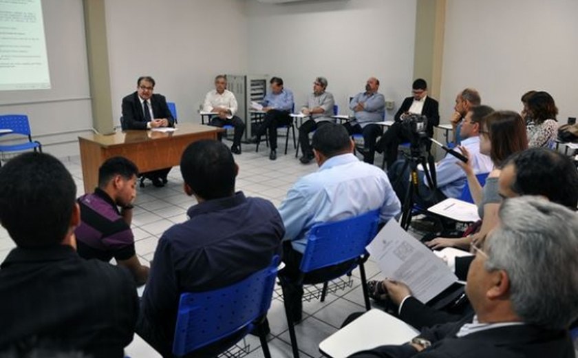 Santoro discute minuta para regulamentação de feiras itinerantes com segmento comercial