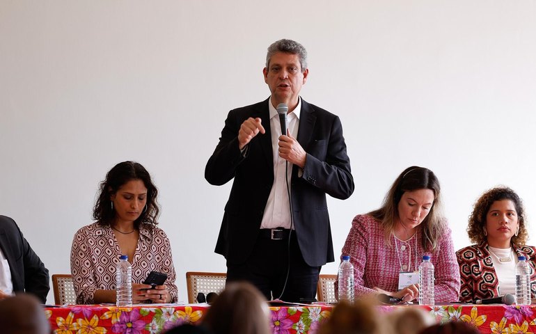 Ministro critica a ONU e diz que super-ricos financiam a extrema-direita pelo mundo