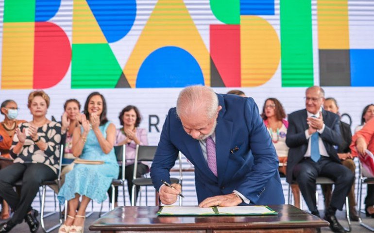 Governo Federal garante oferta gratuita de absorventes à população vulnerável