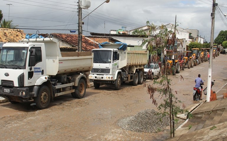 Comunidades rurais são beneficiadas com mutirão de manutenção de estradas e aração de terras