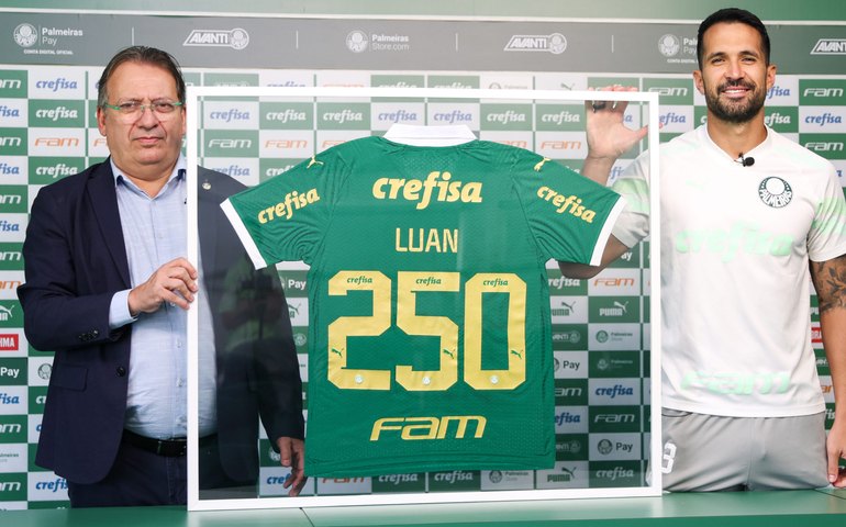 Zagueiro Luan recebe homenagem pelos 250 jogos no Palmeiras: 'Motivo de muito orgulho'