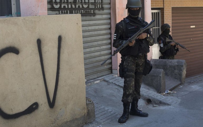 Comando Vermelho patrocinou integrantes que lutaram como mercenários na Ucrânia, diz polícia do RJ