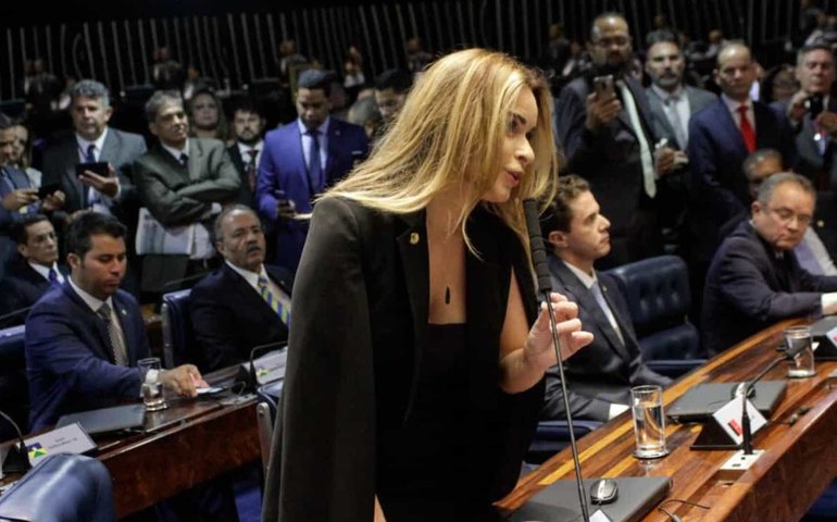 Parlamentares culpam covid-19 por problemas