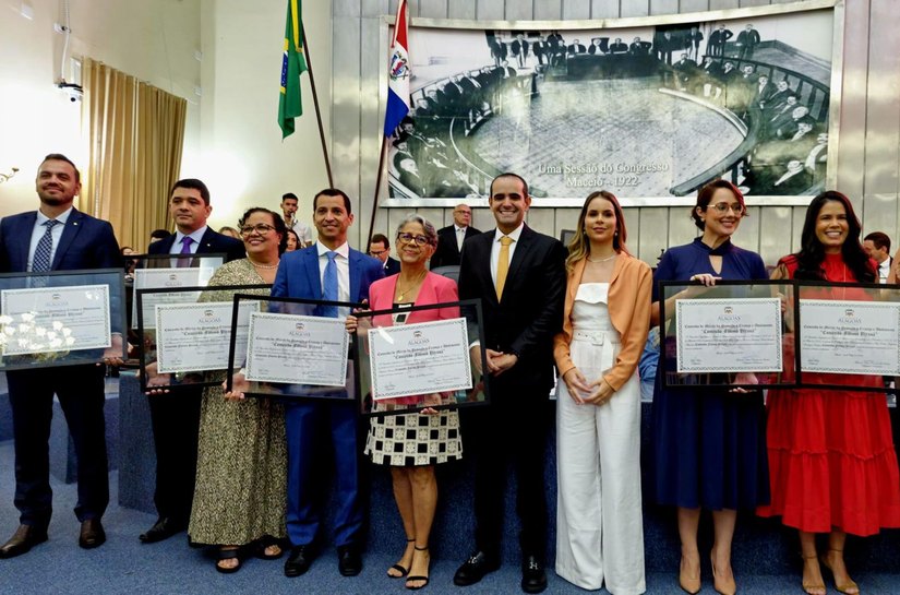 Policiais civis são homenageados com Comenda Fátima Pirauá por atuação em defesa da infância