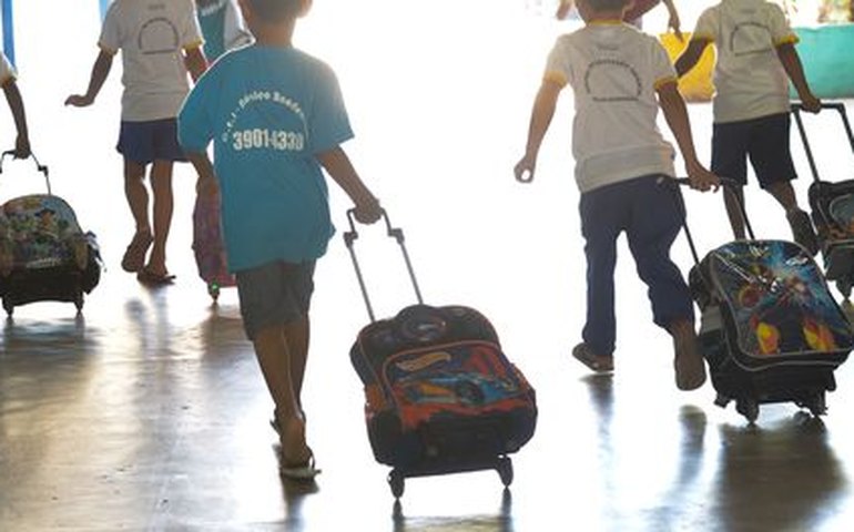 Brasil reduz desigualdade, mas ainda tem 2,5 milhões fora da escola