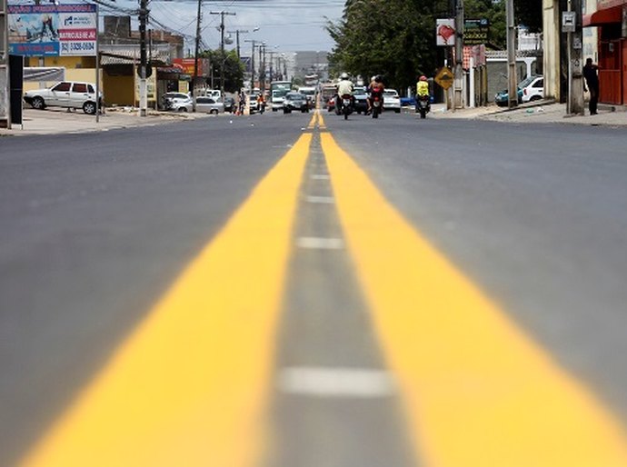 Governo inicia sinalização provisória da principal Avenida do Benedito Bentes