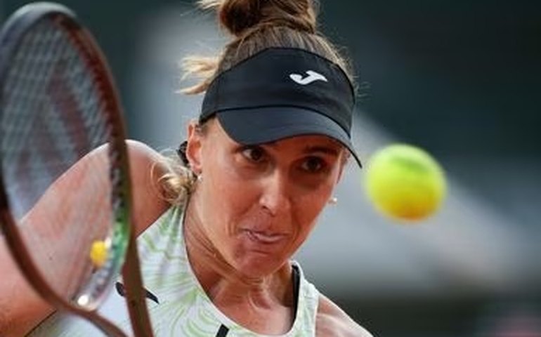 Iga Swiatek 'quebra protocolo' e se emociona com mais um título em Roland Garros
