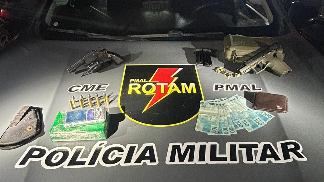 Polícia Militar apreende armas e maconha após denúncia no Jacintinho