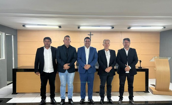 Sessão aconteceu na noite desta sexta-feira
