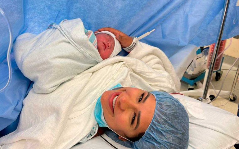 Nasce filha da cantora Simone com Kaká Diniz