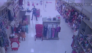 Loja atacadista é invadida por assaltante armado com escopeta em Aracaju