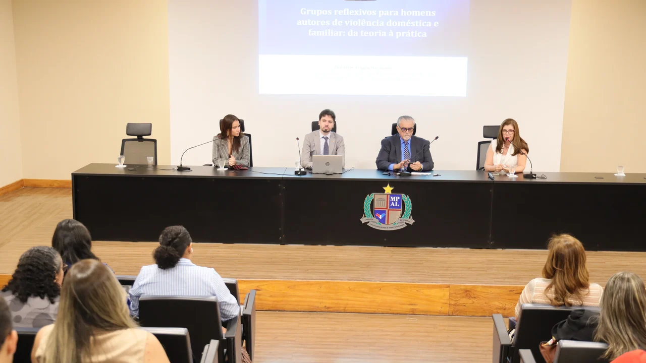 Curso do MPAL prepara servidores para atuar com homens autores de violência